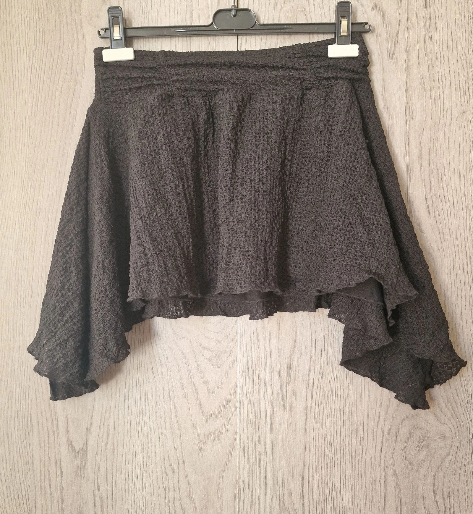Saia Curta Preta  Pull&Bear Assimétrica